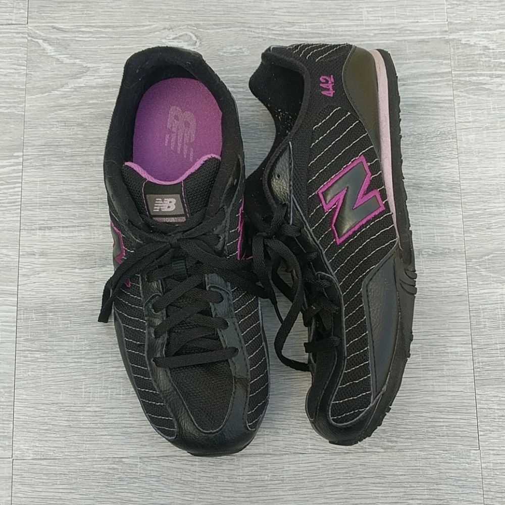 New Balance 442 shoes
